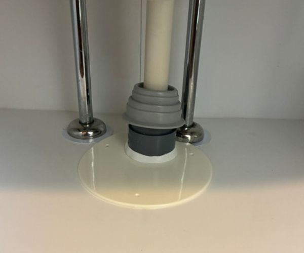 防臭キャップ取り付けとベニヤの上張り