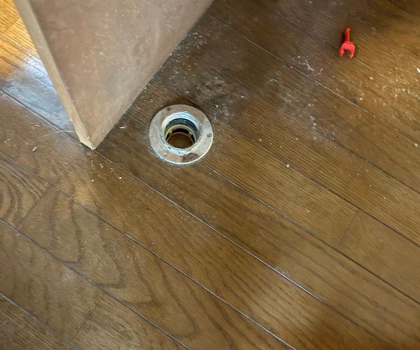 エルボが付いていない古い排水トラップ