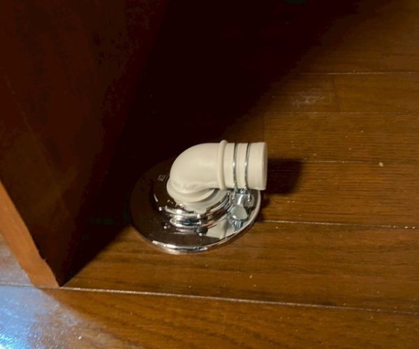 新しい床付け洗濯トラップに交換