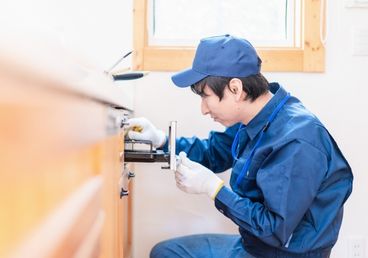 日本人スタッフによる丁寧な作業